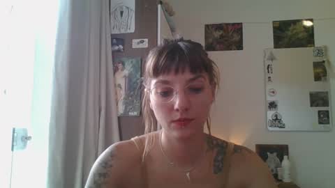 Snapshot of babydemon6 chatting on December 1, 5:57 pm babydemon6 online show from December 1, 5:57 pm