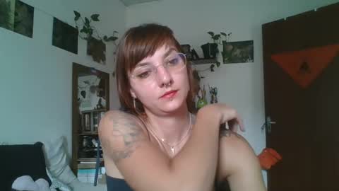 Snapshot of babydemon6 chatting on January 10, 12:47 pm babydemon6 online show from January 10, 12:47 pm