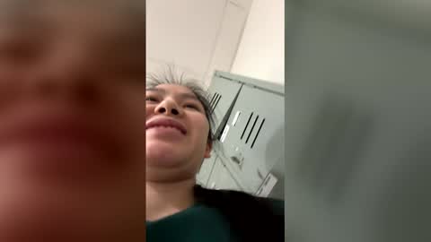 Snapshot of babydoll1022 chatting on December 3, 5:33 pm babydoll1022 online show from December 3, 5:33 pm