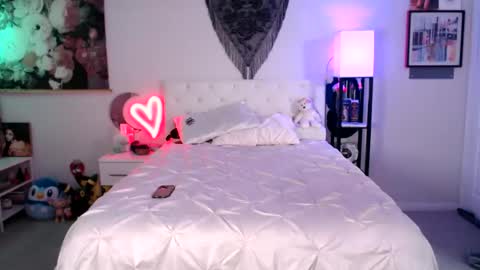 Snapshot of babyempathy chatting on November 29, 7:22 am akira online show from November 29, 7:22 am