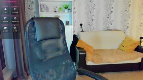 Snapshot of babyfoxyy chatting on December 6, 3:08 am maddy online show from December 6, 3:08 am