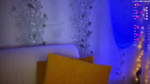 Snapshot of babyfoxyy chatting on December 12, 6:31 pm maddy online show from December 12, 6:31 pm