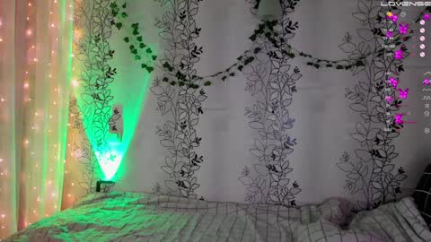 Snapshot of babyfoxyy chatting on December 15, 7:10 pm maddy online show from December 15, 7:10 pm