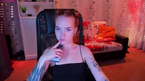 Snapshot of babyfoxyy chatting on February 13, 8:55 pm maddy online show from February 13, 8:55 pm