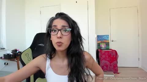 Snapshot of babygirl_claire chatting on June 3, 8:47 pm Claire Black online show from June 3, 8:47 pm