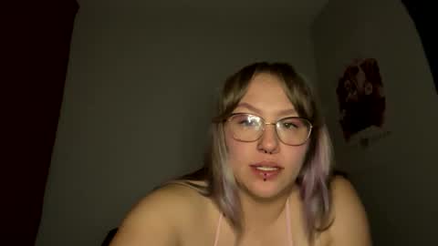 Snapshot of babymoon222 chatting on December 14, 5:13 am babymoon222 online show from December 14, 5:13 am