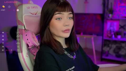 Snapshot of babyroxynill chatting on December 5, 11:18 pm Nika online show from December 5, 11:18 pm