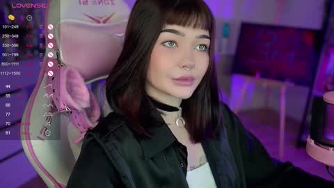 Snapshot of babyroxynill chatting on December 7, 11:23 pm Nika online show from December 7, 11:23 pm