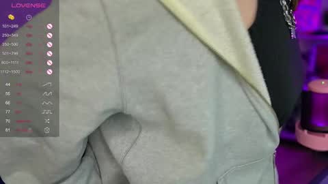 Snapshot of babyroxynill chatting on December 16, 2:15 am Nika online show from December 16, 2:15 am