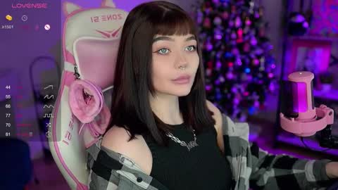 Snapshot of babyroxynill chatting on December 18, 10:57 pm Nika online show from December 18, 10:57 pm