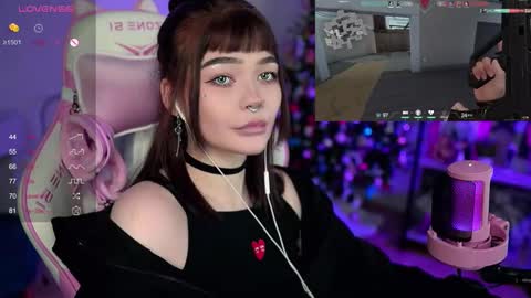 Snapshot of babyroxynill chatting on December 19, 2:01 am Nika online show from December 19, 2:01 am