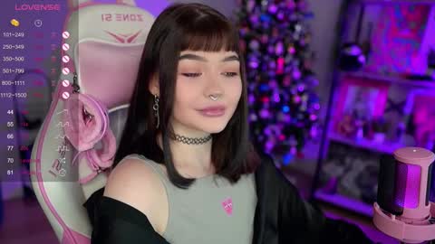 Snapshot of babyroxynill chatting on December 19, 11:03 pm Nika online show from December 19, 11:03 pm