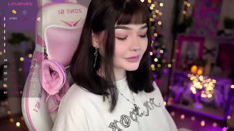 Snapshot of babyroxynill chatting on December 22, 11:09 pm Nika online show from December 22, 11:09 pm