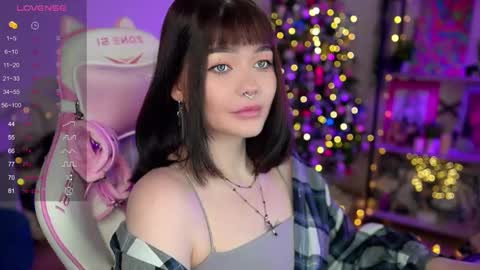 Snapshot of babyroxynill chatting on December 27, 11:21 pm Nika online show from December 27, 11:21 pm