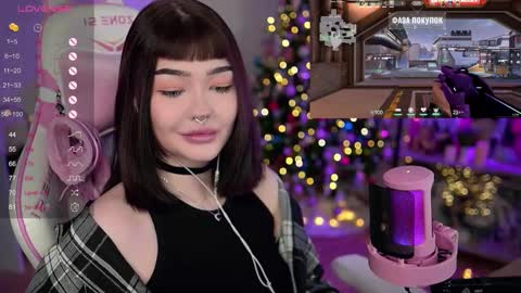 Snapshot of babyroxynill chatting on December 30, 1:37 am Nika online show from December 30, 1:37 am