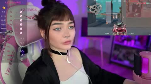 Snapshot of babyroxynill chatting on January 19, 1:43 am Nika online show from January 19, 1:43 am