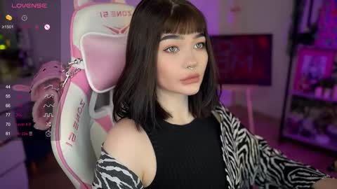 Snapshot of babyroxynill chatting on January 19, 10:28 pm Nika online show from January 19, 10:28 pm