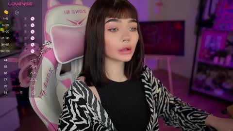 Snapshot of babyroxynill chatting on January 20, 1:39 am Nika online show from January 20, 1:39 am