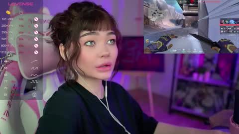 Snapshot of babyroxynill chatting on January 26, 2:14 am Nika online show from January 26, 2:14 am