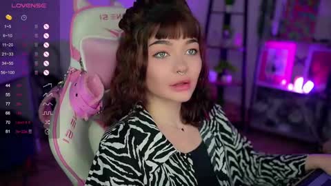 Snapshot of babyroxynill chatting on February 1, 11:06 pm Nika online show from February 1, 11:06 pm