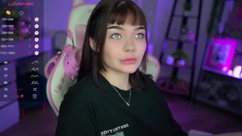 Snapshot of babyroxynill chatting on February 2, 11:00 pm Nika online show from February 2, 11:00 pm