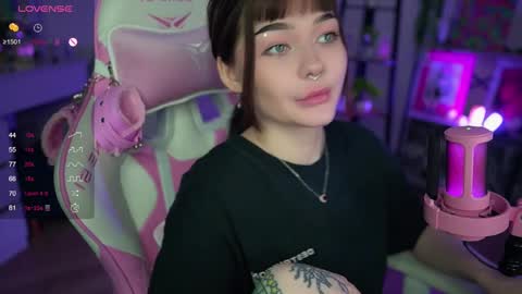 Snapshot of babyroxynill chatting on February 3, 2:03 am Nika online show from February 3, 2:03 am