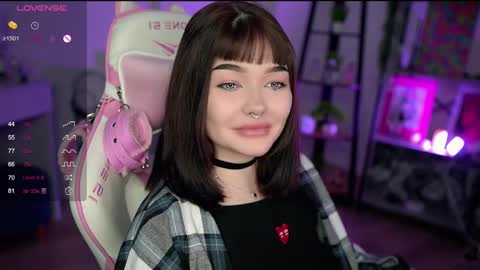 Snapshot of babyroxynill chatting on February 7, 11:03 pm Nika online show from February 7, 11:03 pm