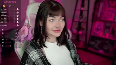 Snapshot of babyroxynill chatting on February 8, 11:02 pm Nika online show from February 8, 11:02 pm