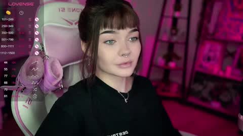 Snapshot of babyroxynill chatting on February 9, 10:43 pm Nika online show from February 9, 10:43 pm