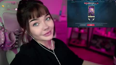 Snapshot of babyroxynill chatting on February 10, 1:46 am Nika online show from February 10, 1:46 am