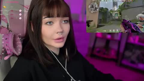 Snapshot of babyroxynill chatting on February 24, 2:08 am Nika online show from February 24, 2:08 am