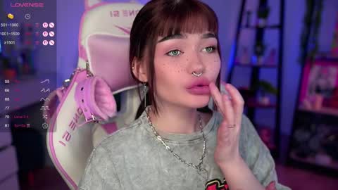 Snapshot of babyroxynill chatting on March 12, 11:22 pm Nika online show from March 12, 11:22 pm