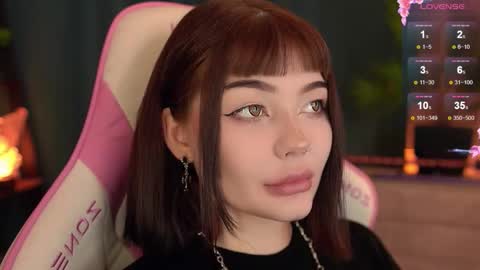 Snapshot of babyroxynill chatting on November 13, 9:25 pm Nika online show from November 13, 9:25 pm