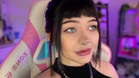 Snapshot of babyroxynill chatting on November 28, 4:09 pm Nika online show from November 28, 4:09 pm