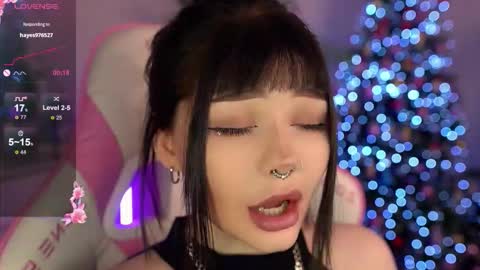 Snapshot of babyroxynill chatting on December 15, 4:11 pm Nika online show from December 15, 4:11 pm