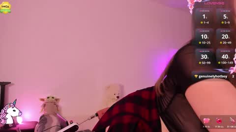 Snapshot of babyuniporn chatting on November 5, 4:51 pm Eva online show from November 5, 4:51 pm