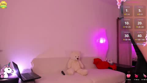 Snapshot of babyuniporn chatting on December 4, 8:12 am Eva online show from December 4, 8:12 am