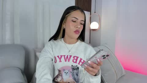 Snapshot of babyyfortune_ chatting on October 2, 1:23 am babyyfortune_ online show from October 2, 1:23 am