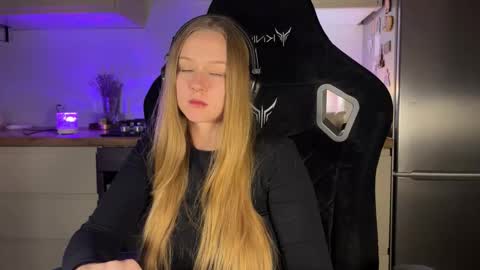 NEXT STREAM  1AM GMT3  Alice    online show from September 30, 8:52 am