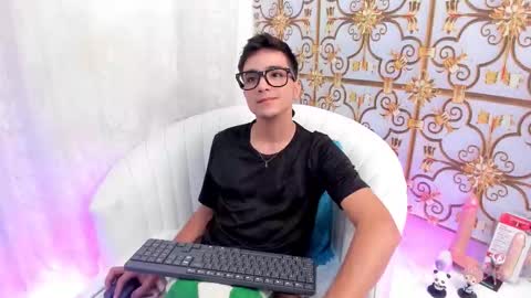 bad_boy_21_ online show from March 20, 10:09 am