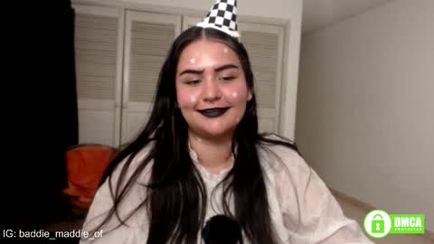 Snapshot of baddie_maddie_ chatting on November 1, 8:16 am want custom text me through my snap 3 online show from November 1, 8:16 am