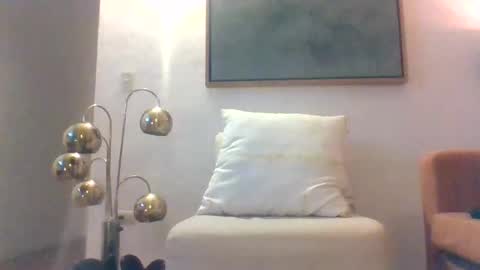 Mexican livin Off the Wall online show from November 20, 1:39 am