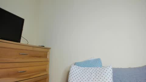 Snapshot of badmodel_ chatting on February 12, 1:59 pm Name online show from February 12, 1:59 pm