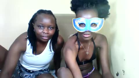 Snapshot of bads_hornies chatting on November 15, 9:32 pm bads_hornies online show from November 15, 9:32 pm