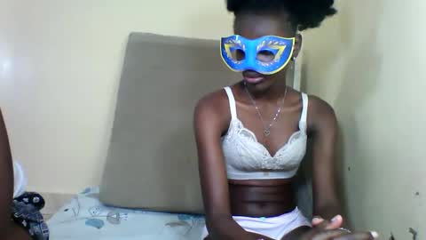 Snapshot of bads_hornies chatting on November 16, 8:58 pm bads_hornies online show from November 16, 8:58 pm