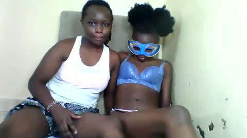 Snapshot of bads_hornies chatting on November 17, 9:09 pm bads_hornies online show from November 17, 9:09 pm