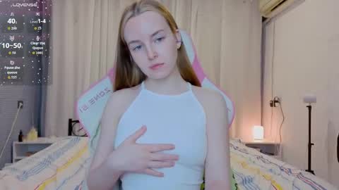 Snapshot of bae_cake_ chatting on April 26, 7:00 pm Alice online show from April 26, 7:00 pm