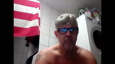 Snapshot of baggelina75 chatting on December 8, 10:08 am baggelina75 online show from December 8, 10:08 am