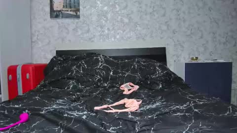 holly online show from October 31, 3:57 pm