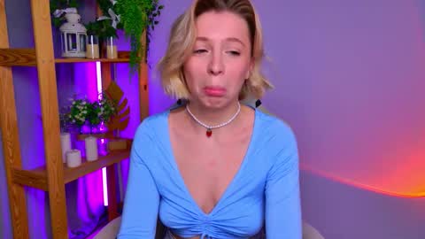 Snapshot of balerinacappuccino_ chatting on February 18, 4:41 am Elly online show from February 18, 4:41 am